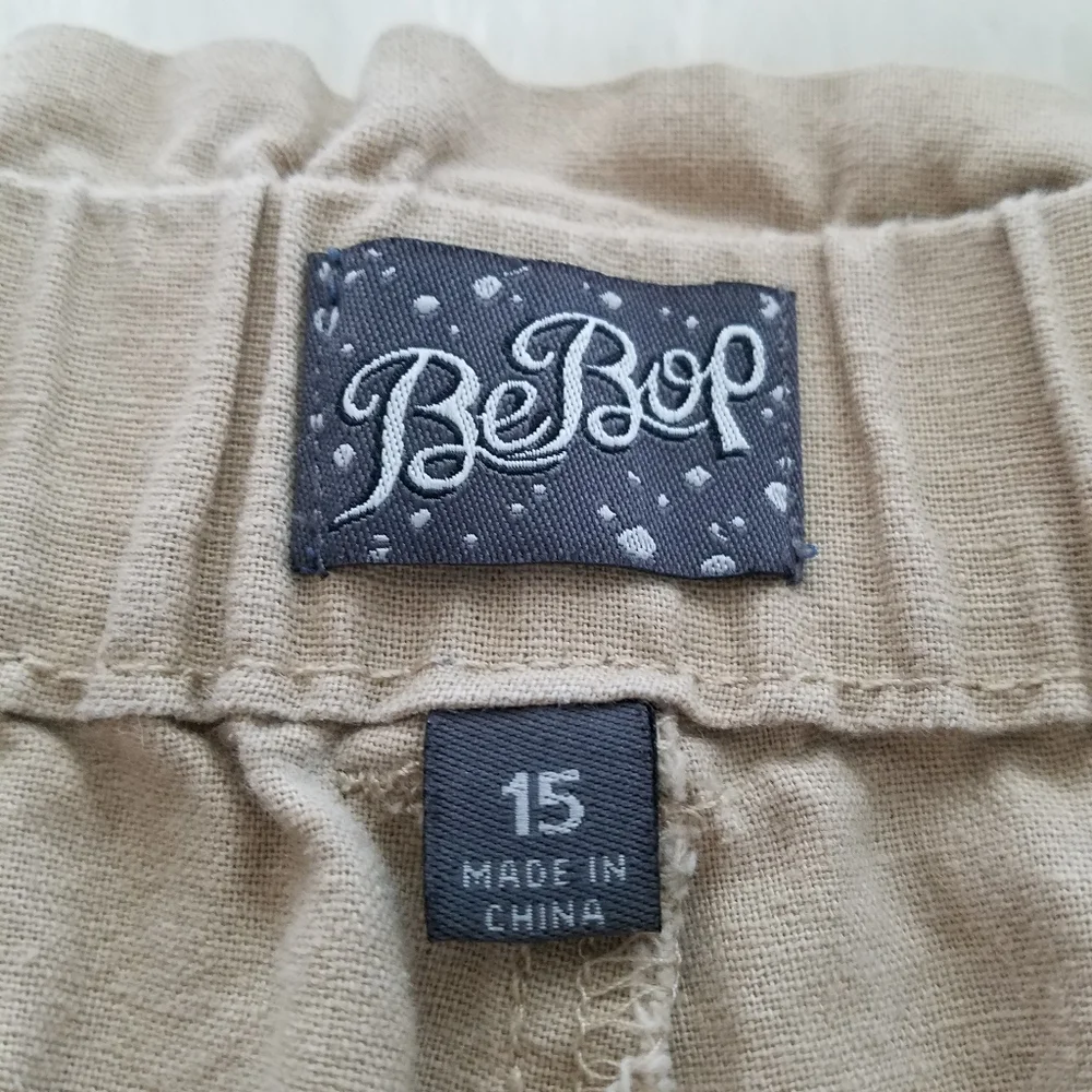 Be Bop Women's Sz 15 Linen Blend Khaki Shorts Paperbag Cuffed